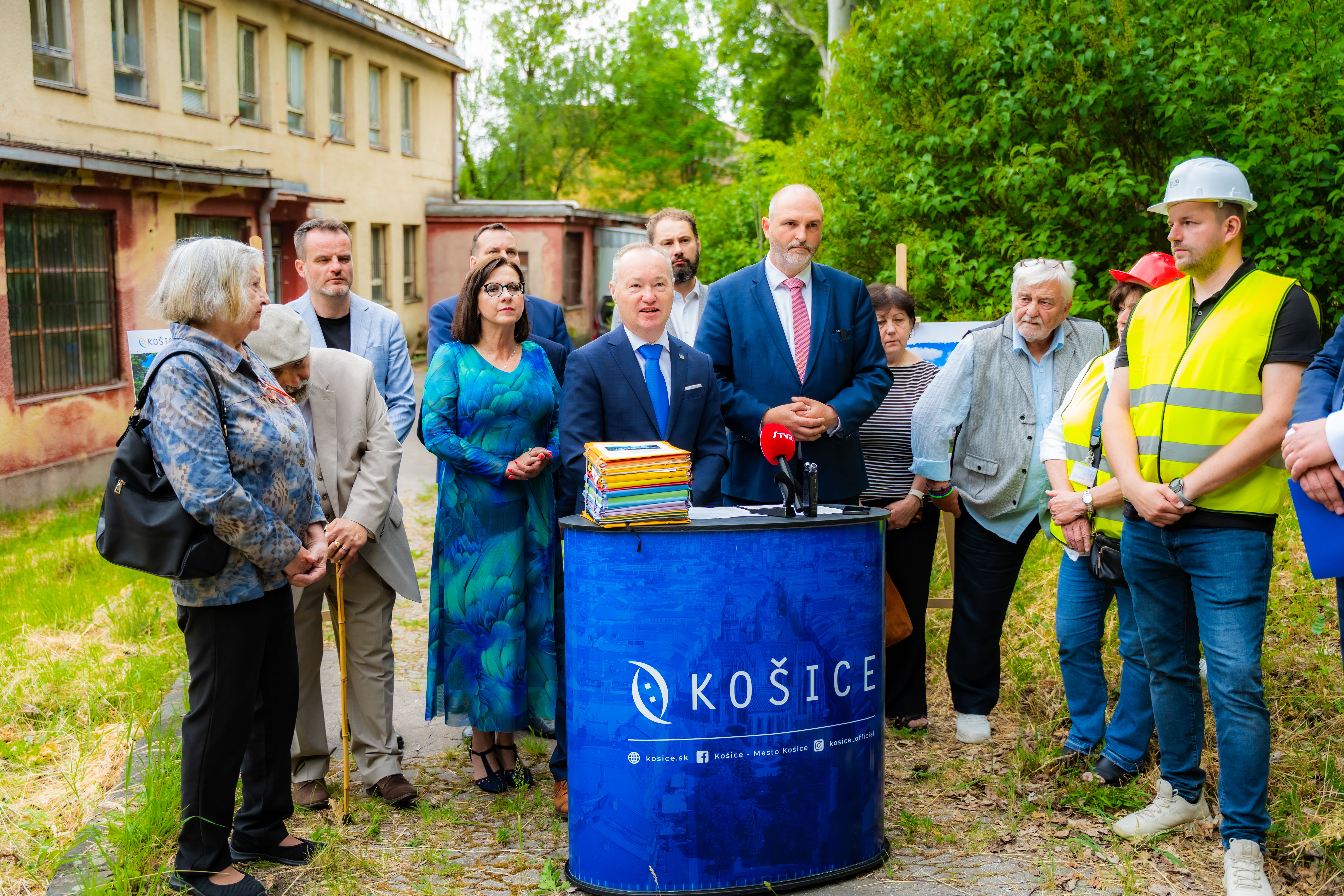Poklepanie zakladneho kamena - Rekonstrukcia budovy pre seniorov-1-26